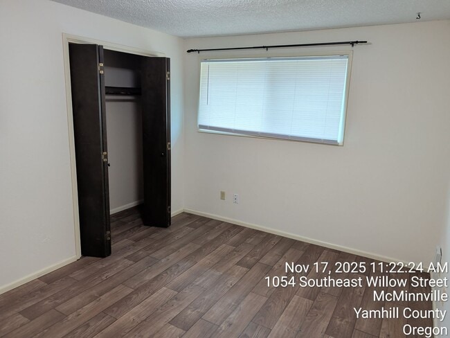 Building Photo - 1054 SE Willow St