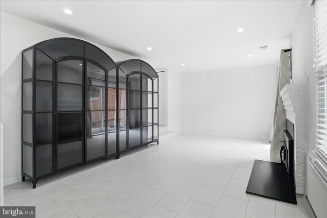 Building Photo - 5118 Woodmire Ln