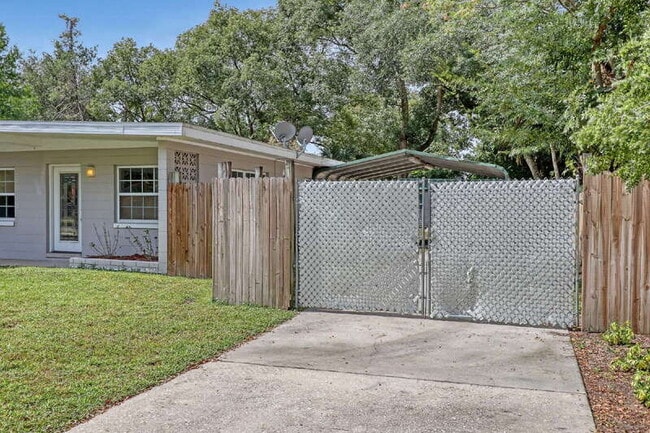 Building Photo - 184 S 5th St