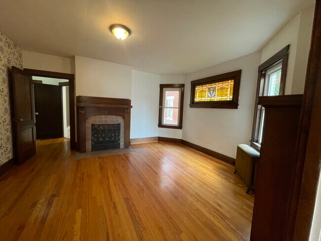 Building Photo - Mattern