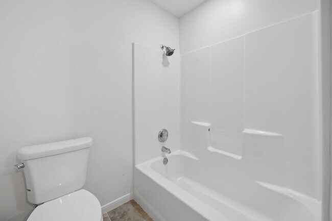 Building Photo - 157 Hillside Dr