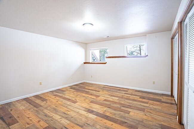 Building Photo - 10809 N McLaughlin Rd