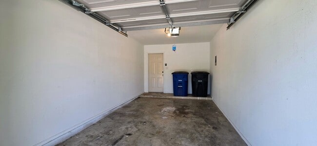 Building Photo - 523 Clearfield Dr