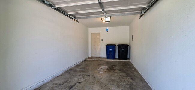Building Photo - New Braunfels 2 Bedroom 2 Bath less than 1...