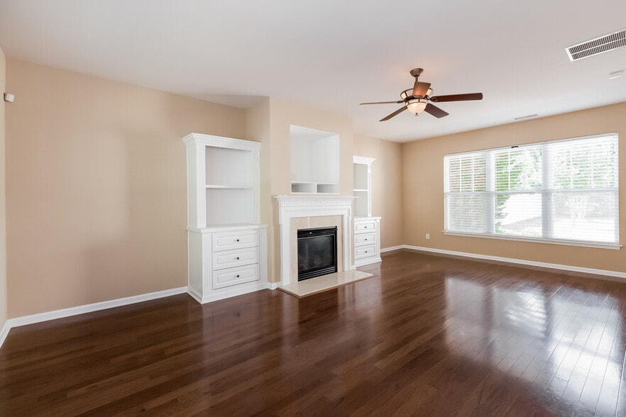 Building Photo - 6014 Colonial Garden Dr