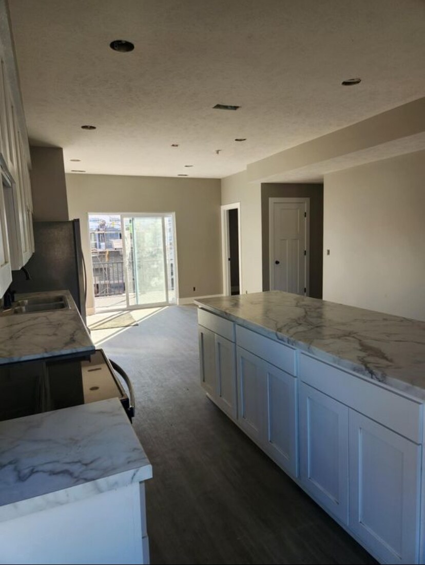 Building Photo - 2005 Franklin St