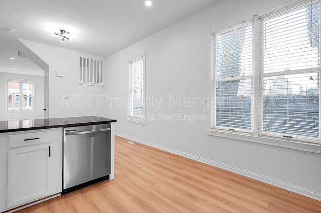 Building Photo - 1114 Summit St