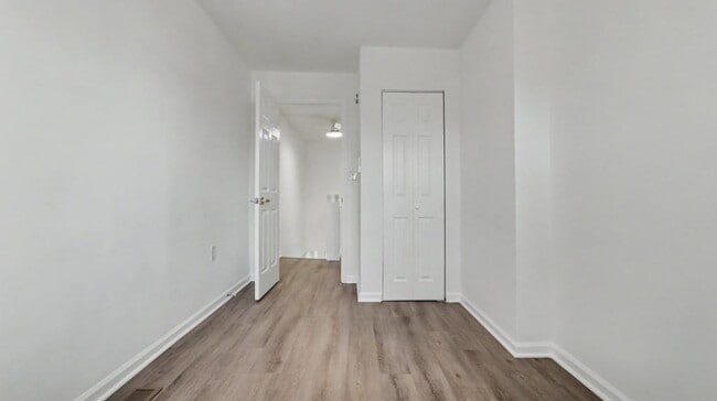 Building Photo - 1028 Kenyon St NW