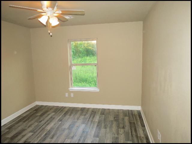 Building Photo - 185 Charles Dr