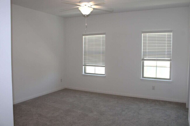 Building Photo - 628 Blue Rdg Dr