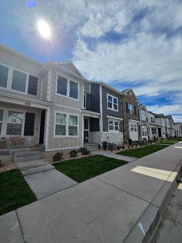 Building Photo - 3898 Hardman Way