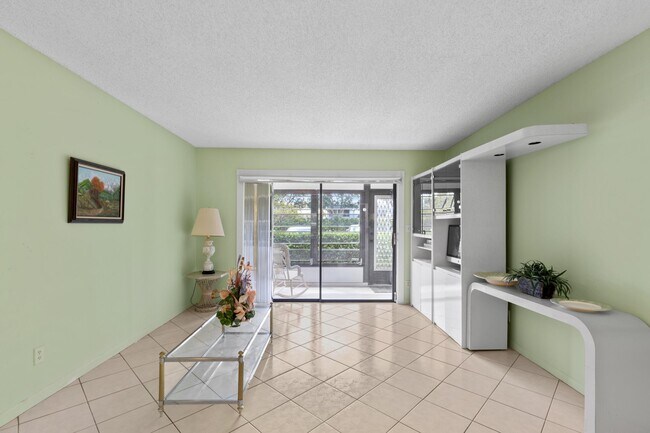 Building Photo - 15450 Pembridge Ave