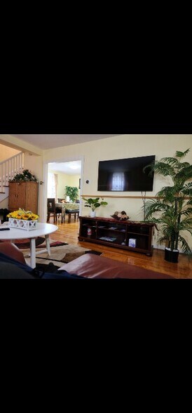 Building Photo - 19 Bonnell Pl