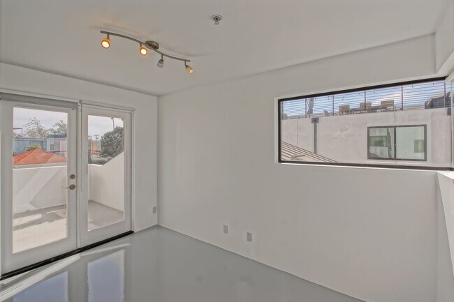 Building Photo - 522 Grand Blvd
