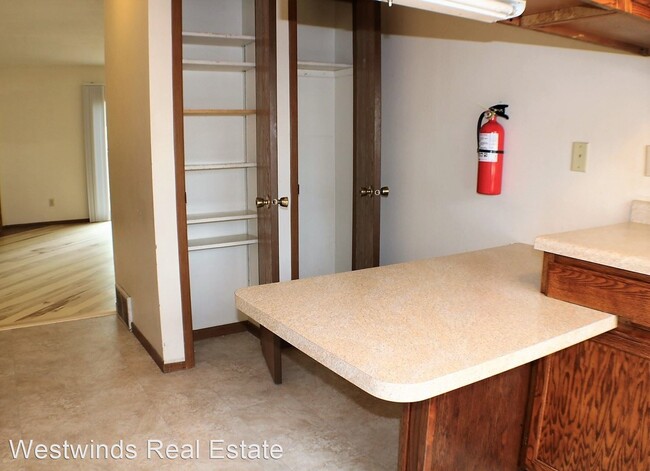 Building Photo - 2 br, 1.5 bath House - 673 Westwinds Drive