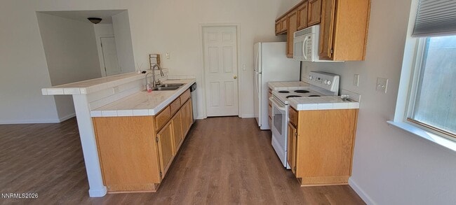 Building Photo - 2226 Ellice Wy