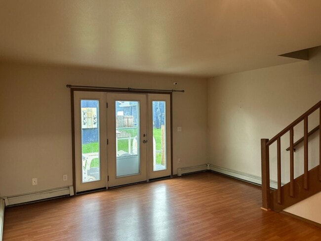 Building Photo - Century 21 Gold Rush - 2 bed, 1.5 bath (Fa...