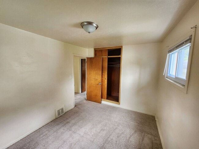 Building Photo - Move-In Special: Save $300 on This Charmin...