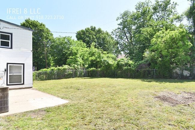 Building Photo - 1557 N Irvington Ave