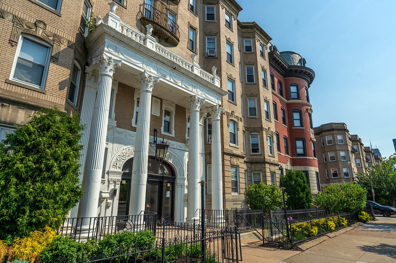 Building Photo - 200 Park St