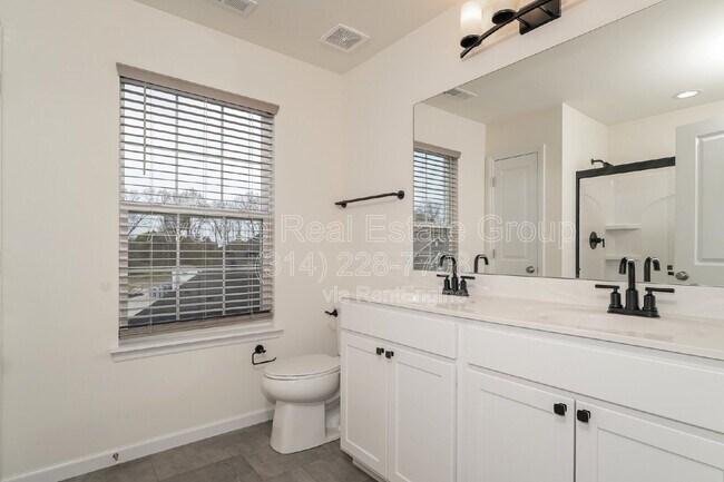 Building Photo - 6 Snowdrop Ct