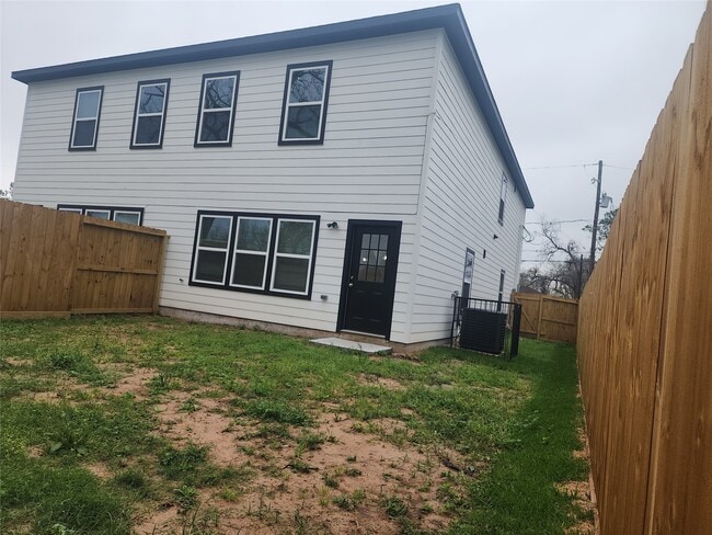 Building Photo - 6719 Roanoke St