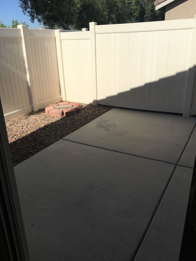 Building Photo - Cute Single Story Home in NW Gated Community