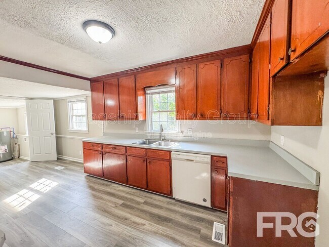 Building Photo - 610 3rd St