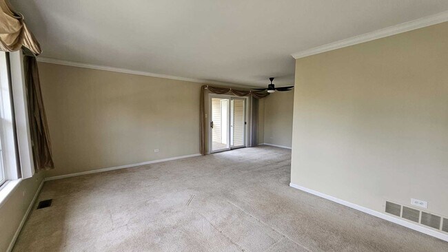 Building Photo - 955 Elderberry Cir