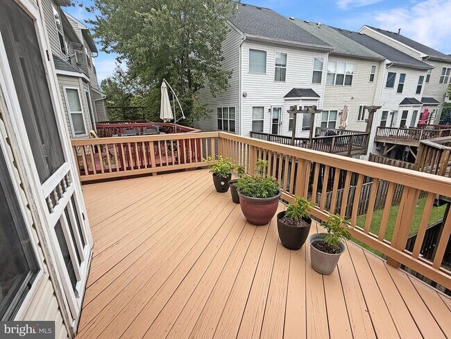 Building Photo - 2535 James Monroe Cir