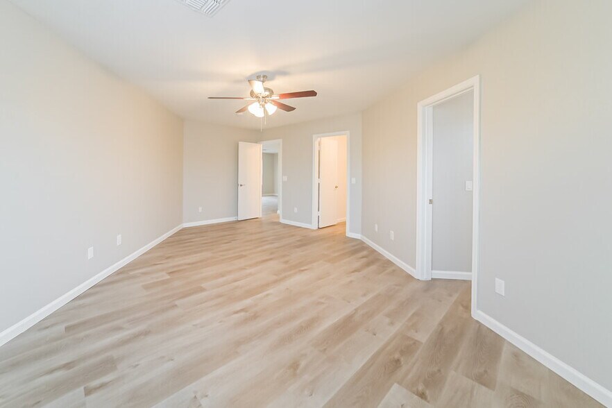 Building Photo - 7929 W Caron Dr