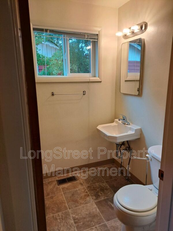 Building Photo - 1930 NW Kings Blvd