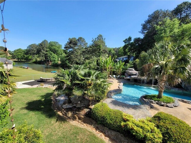 Building Photo - 1679 Rangewood Dr SW