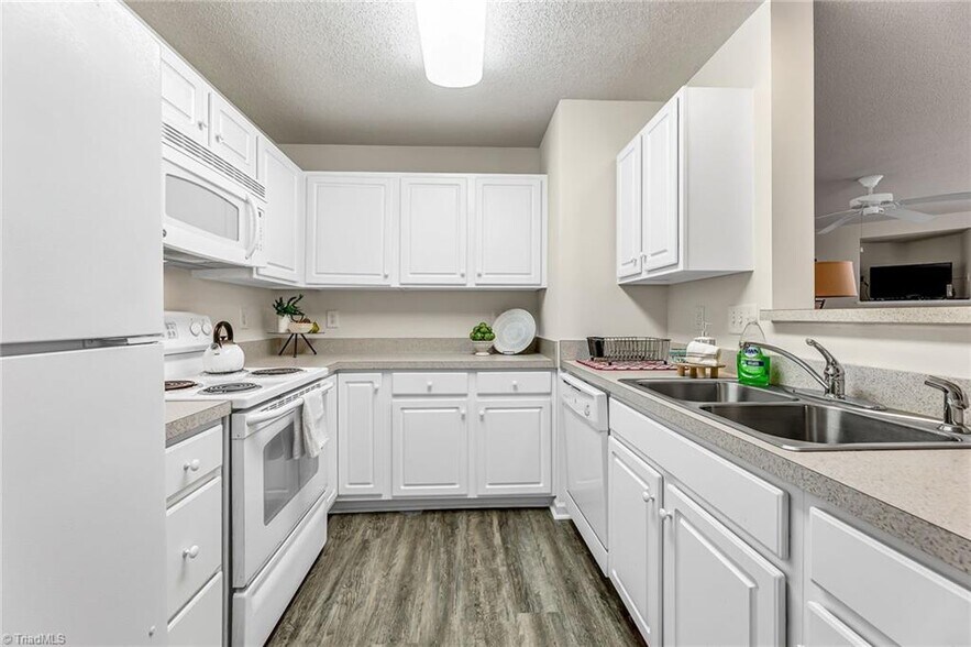 Building Photo - 4305 Timberbrooke Dr