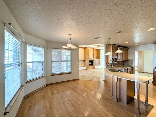 Building Photo - Luxurious Relaxation in Raintree