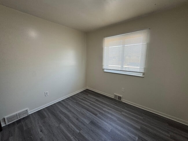 Building Photo - 16024 Wellington Ave