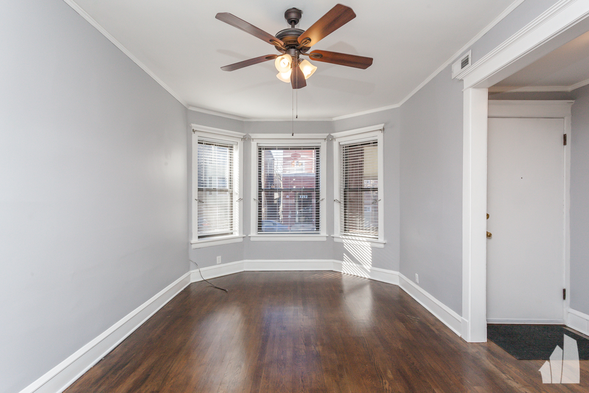 Building Photo - 3253 N Kenmore Ave