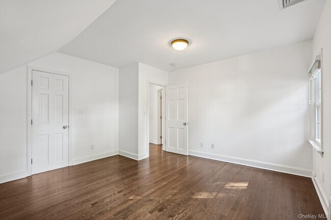 Building Photo - 71 Tamarack Rd