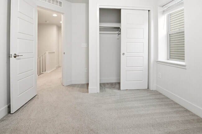 Building Photo - $2,645.95, 3 bed, 2.5 bath end unit located in Aurora with a washer and dryer.