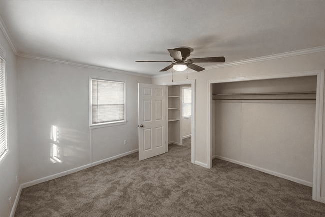 Building Photo - 2430 Mayfair Dr