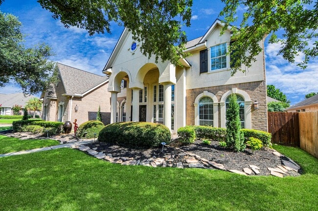 Building Photo - 17314 Pinecreek Hollow Ln