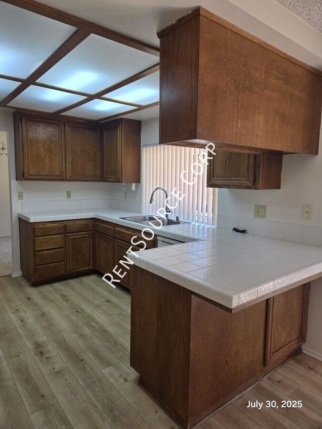 Building Photo - 1304 Kings Rd