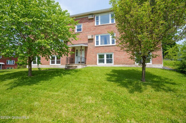 Building Photo - 35 McAlpin St