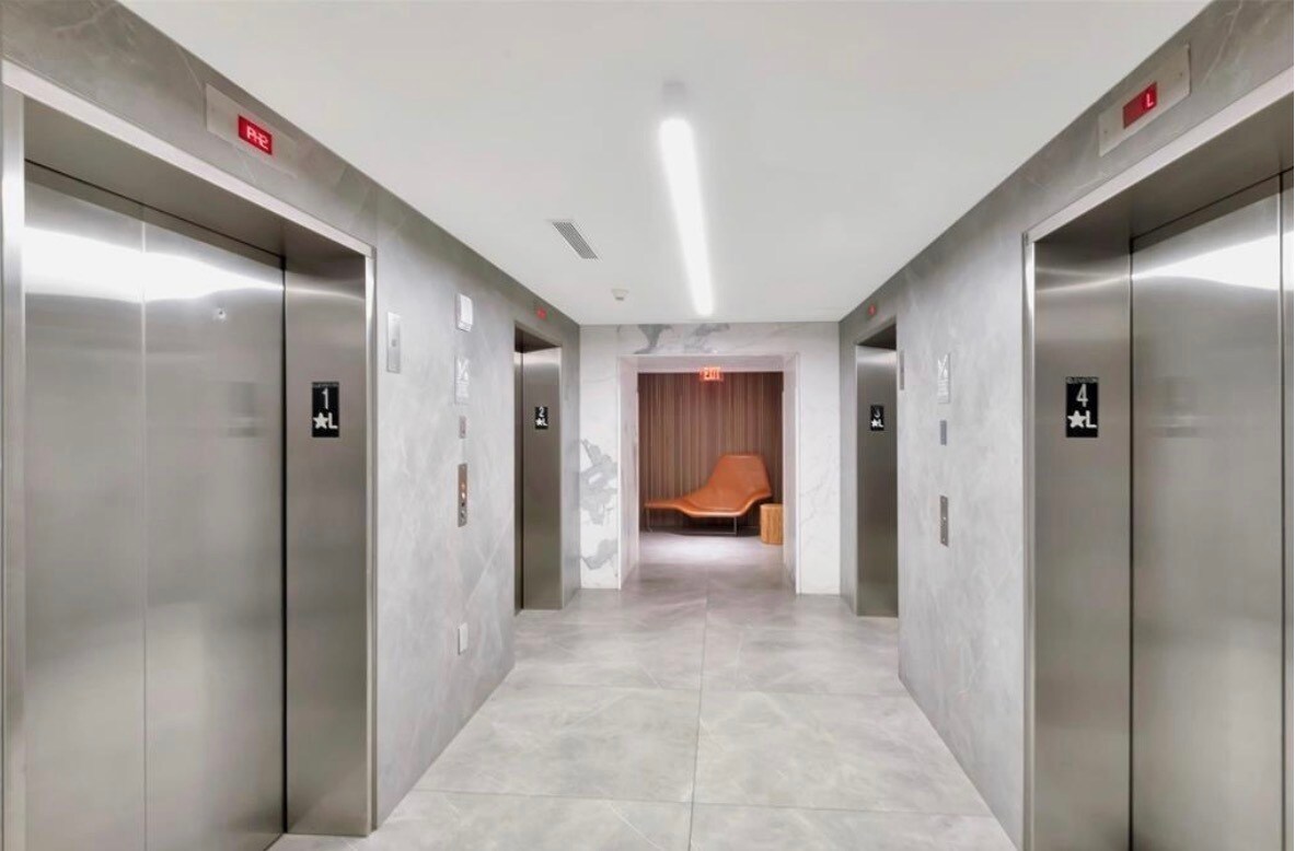 Building Photo - 350 S Miami Ave