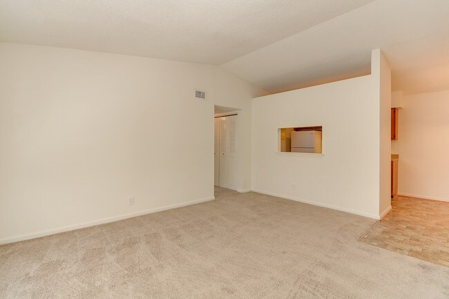 Building Photo - 100 Forest Oak Ln