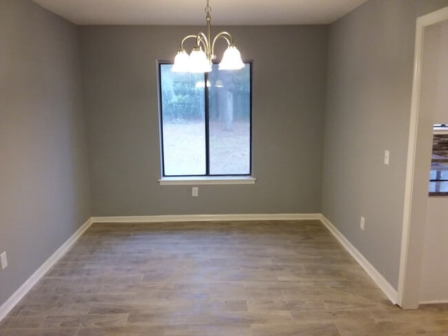 Building Photo - 577 Huckleberry Ln