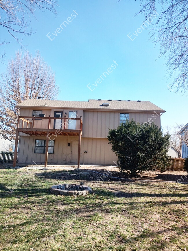 Building Photo - 3 Bed & 2.5 Bath House in Olathe / Pet-Fri...