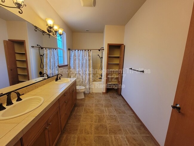 Building Photo - 19 Jasmine Ln