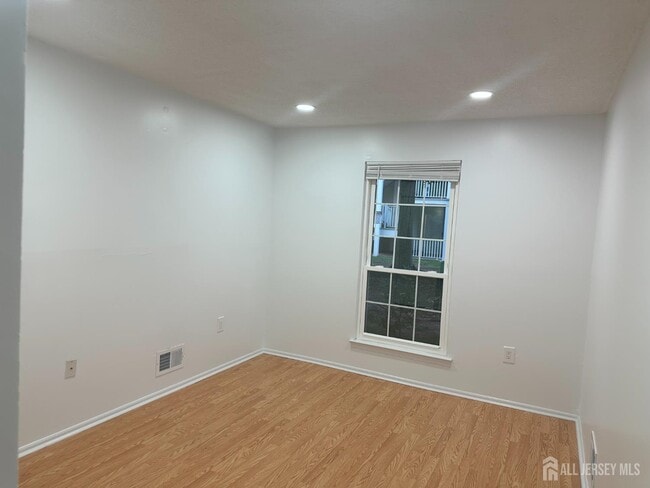 Building Photo - 158 Darwin Ln