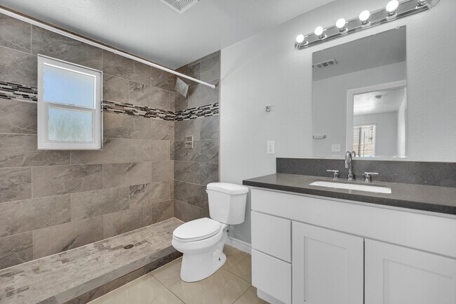 Building Photo - 2221 Santa Clara Dr